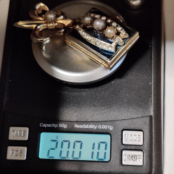 Vintage 4-Photo Locket Victorian Style Chatelaine Brooch - Picture 16 of 16